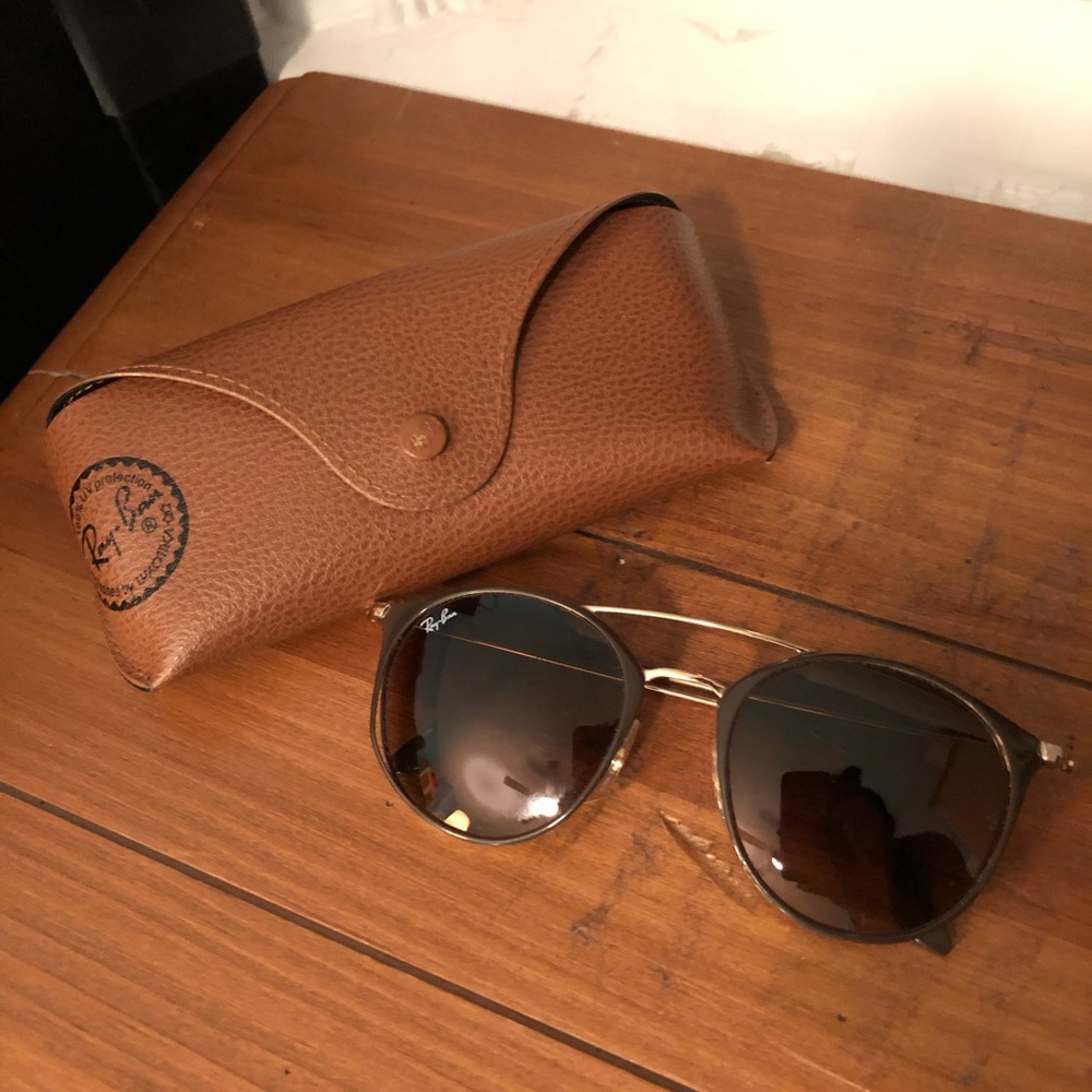 Brown ray bans with case!!😎